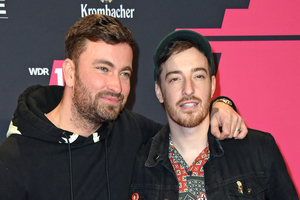 Casper rockt Deutschlands Bühnen derzeit mit seinem Kumpel Marteria Bild von Casper rockt Deutschlands Bühnen derzeit mit seinem Kumpel Marteria