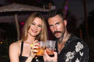 Bild von Behati Prinsloo und Adam Levine