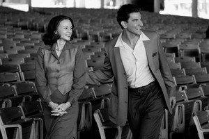 Carey Mulligan und Bradley Cooper in 'Maestro' Bild von Carey Mulligan und Bradley Cooper in 'Maestro'
